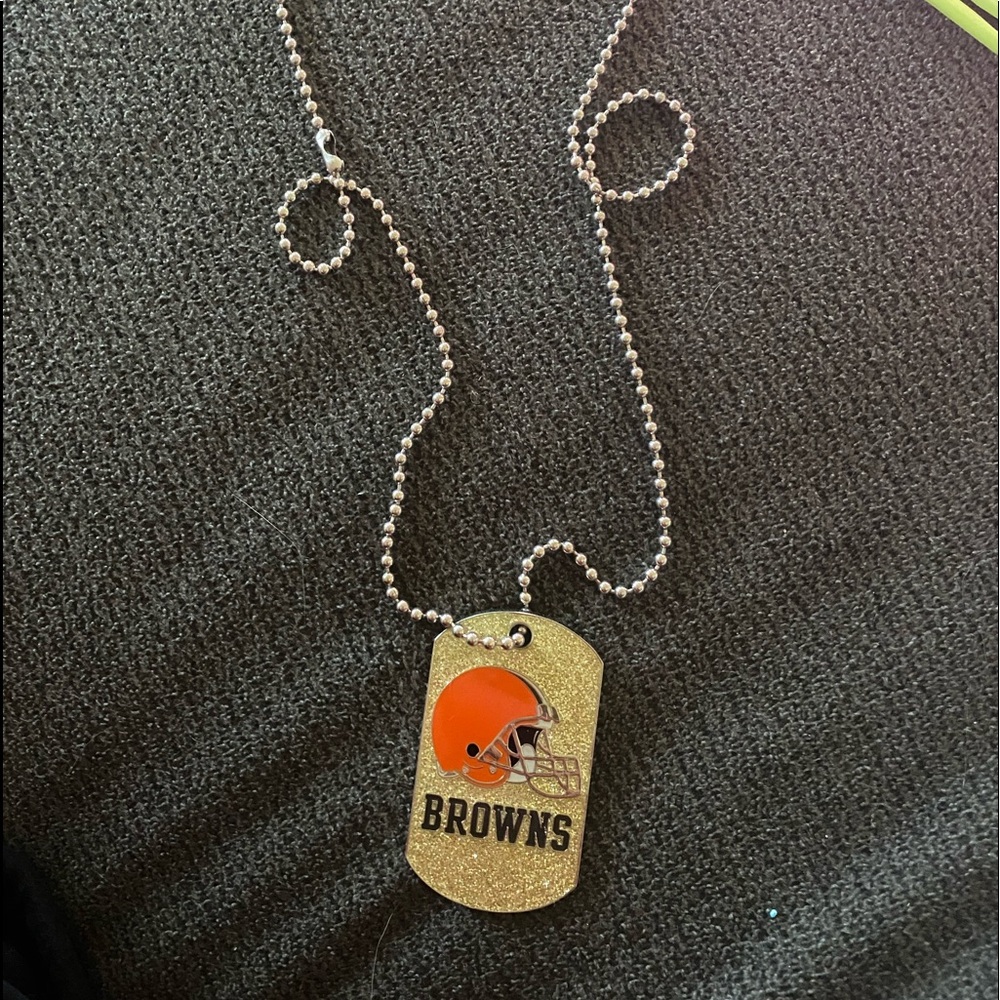 Woman’s Cleveland Browns dog tag